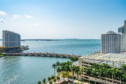 Condo in Miami, Florida, 4 bedrooms  № 1945784 - photo 7