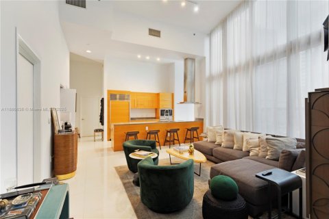 Condo in Miami, Florida, 4 bedrooms  № 1945784 - photo 13