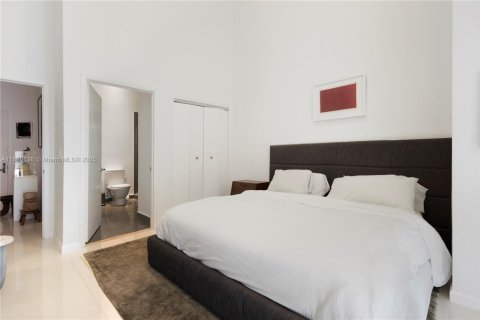 Condo in Miami, Florida, 4 bedrooms  № 1945784 - photo 27