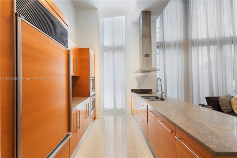 Condo in Miami, Florida, 4 bedrooms  № 1945784 - photo 16
