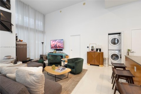 Condo in Miami, Florida, 4 bedrooms  № 1945784 - photo 12