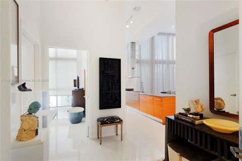 Condo in Miami, Florida, 4 bedrooms  № 1945784 - photo 11