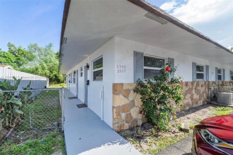 Apartamento en alquiler en Lauderhill, Florida, 2 dormitorios № 1896608 - foto 2