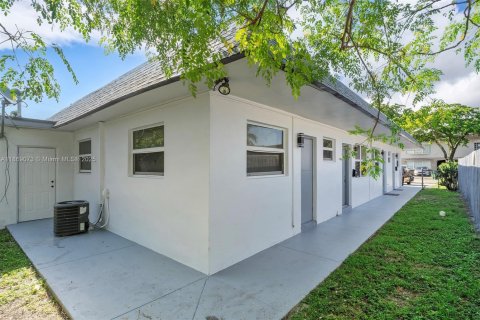 Apartamento en alquiler en Lauderhill, Florida, 2 dormitorios № 1896608 - foto 3