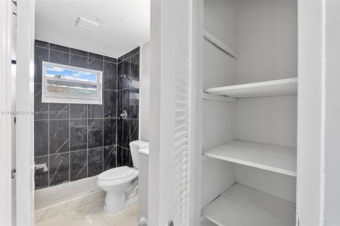 Apartamento en alquiler en Lauderhill, Florida, 2 dormitorios № 1896608 - foto 4