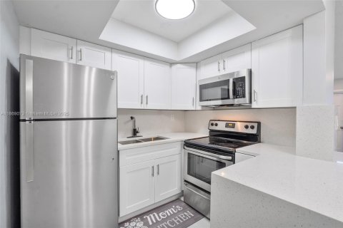 Apartamento en alquiler en Lauderhill, Florida, 2 dormitorios № 1896608 - foto 7