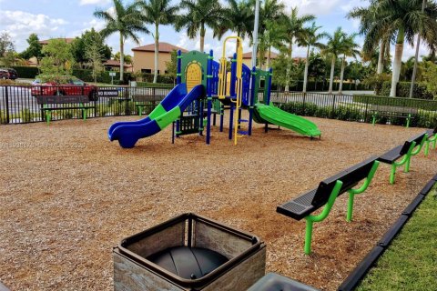 House in Homestead, Florida 5 bedrooms, 296.92 sq.m. № 1996662 - photo 12