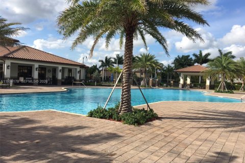 House in Homestead, Florida 5 bedrooms, 296.92 sq.m. № 1996662 - photo 15