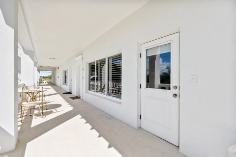 Copropriété à vendre à Palm Beach, Floride: 2 chambres, 118.36 m2 № 2087749 - photo 2