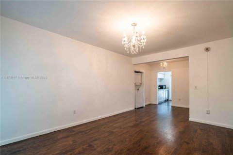 Apartamento en alquiler en Miami Beach, Florida, 41.81 m2 № 1922158 - foto 4