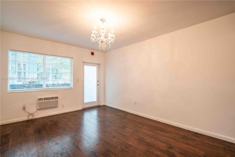 Apartamento en alquiler en Miami Beach, Florida, 41.81 m2 № 1922158 - foto 2