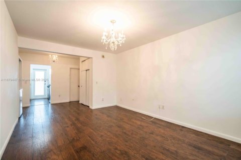 Apartamento en alquiler en Miami Beach, Florida, 41.81 m2 № 1922158 - foto 3