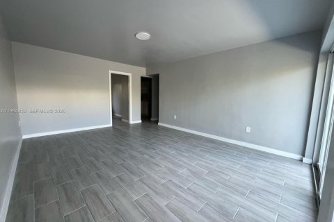 Купить коммерческую недвижимость в Майами, Флорида 198.63м2, № 2045861 - фото 2