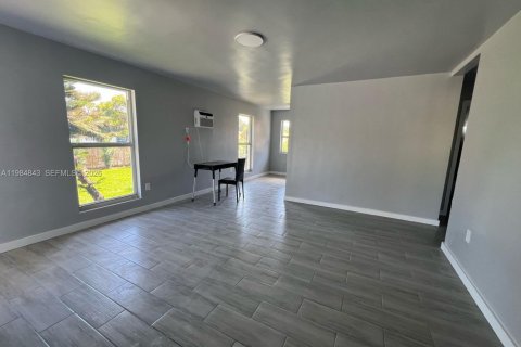 Купить коммерческую недвижимость в Майами, Флорида 198.63м2, № 2045861 - фото 19