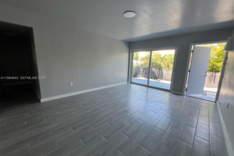 Купить коммерческую недвижимость в Майами, Флорида 198.63м2, № 2045861 - фото 5