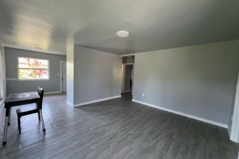 Купить коммерческую недвижимость в Майами, Флорида 198.63м2, № 2045861 - фото 23