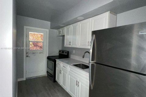 Купить коммерческую недвижимость в Майами, Флорида 198.63м2, № 2045861 - фото 13