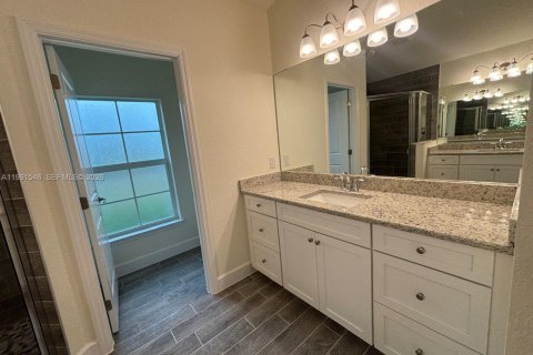 House in Lehigh Acres, Florida 3 bedrooms № 2062383 - photo 8