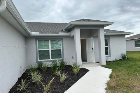 House in Lehigh Acres, Florida 3 bedrooms № 2062383