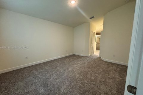 House in Lehigh Acres, Florida 3 bedrooms № 2062383 - photo 10