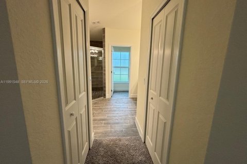 House in Lehigh Acres, Florida 3 bedrooms № 2062383 - photo 5