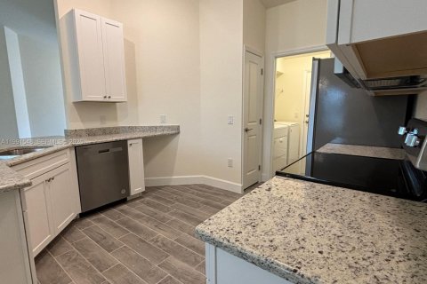 House in Lehigh Acres, Florida 3 bedrooms № 2062383 - photo 4