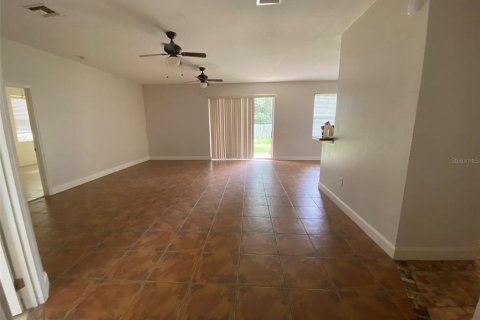 Villa ou maison à louer à Eustis, Floride: 4 chambres, 172.43 m2 № 2102345 - photo 3