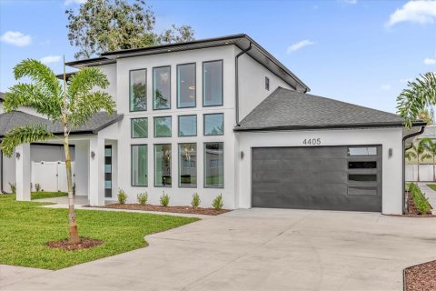 House in Orlando, Florida 5 bedrooms, 335.75 sq.m. № 1616858 - photo 3