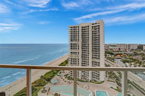 Condo in Sunny Isles Beach, Florida, 2 bedrooms  № 1006915 - photo 25