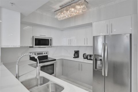 Condo in Sunny Isles Beach, Florida, 2 bedrooms  № 1006915 - photo 4