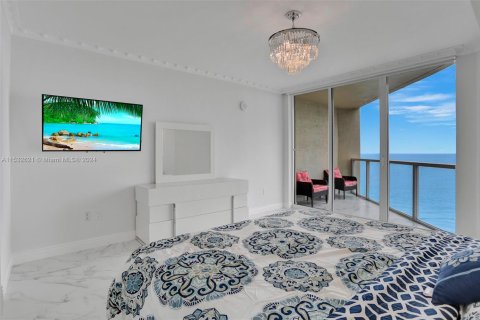 Condo in Sunny Isles Beach, Florida, 2 bedrooms  № 1006915 - photo 16