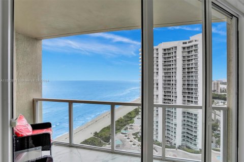 Condo in Sunny Isles Beach, Florida, 2 bedrooms  № 1006915 - photo 24