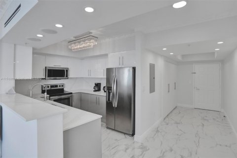 Condo in Sunny Isles Beach, Florida, 2 bedrooms  № 1006915 - photo 3