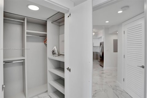 Condo in Sunny Isles Beach, Florida, 2 bedrooms  № 1006915 - photo 22