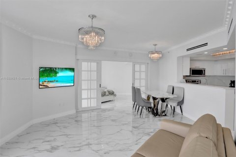 Condo in Sunny Isles Beach, Florida, 2 bedrooms  № 1006915 - photo 8