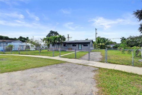 Villa ou maison à vendre à Homestead, Floride: 4 chambres, 135.64 m2 № 2080035 - photo 2