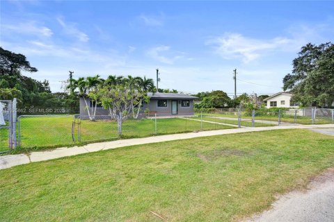 Villa ou maison à vendre à Homestead, Floride: 4 chambres, 135.64 m2 № 2080035 - photo 3