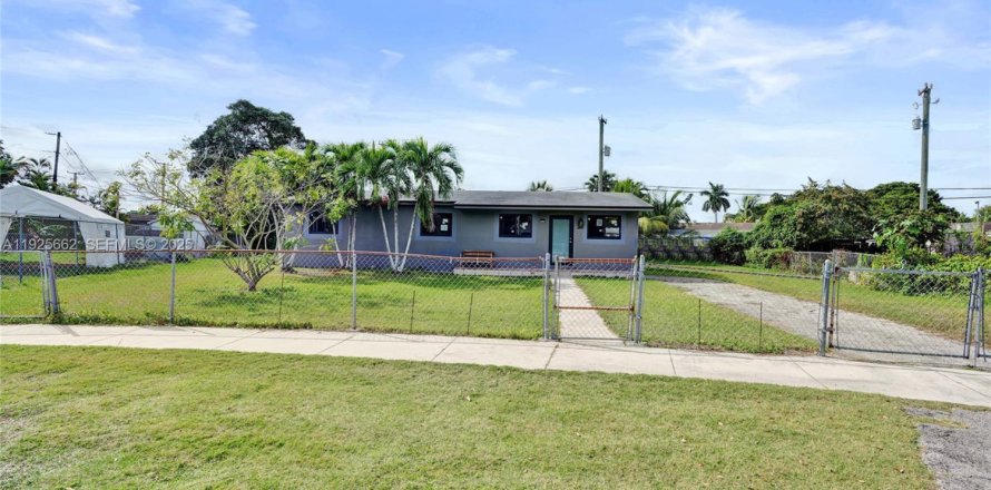 Villa ou maison à Homestead, Floride 4 chambres, 135.64 m2 № 2080035