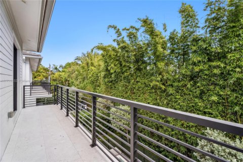 Townhouse in Miami, Florida 4 bedrooms, 263.1 sq.m. № 1860040 - photo 14