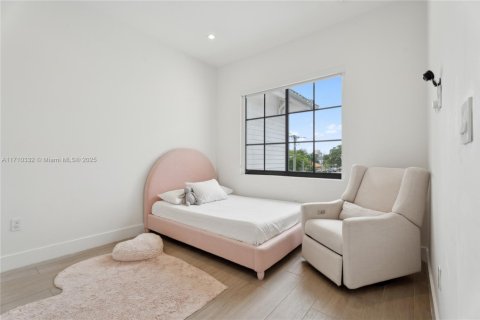 Townhouse in Miami, Florida 4 bedrooms, 263.1 sq.m. № 1860040 - photo 15