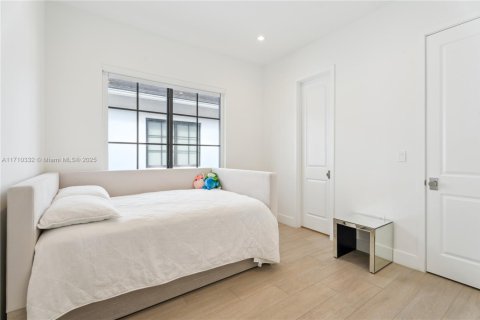 Townhouse in Miami, Florida 4 bedrooms, 263.1 sq.m. № 1860040 - photo 18