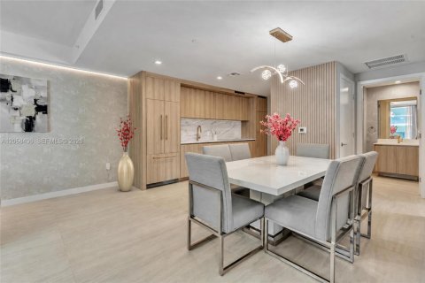 Condo in Miami, Florida, 2 bedrooms  № 2249037