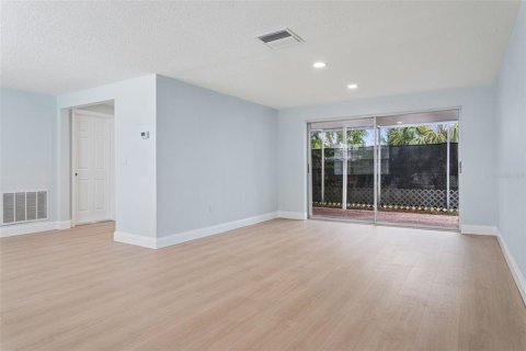 Купить виллу или дом в Холидэй, Флорида 5 комнат, 96.8м2, № 2091625 - фото 6