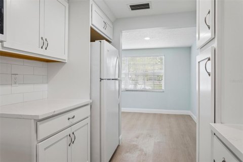 Купить виллу или дом в Холидэй, Флорида 5 комнат, 96.8м2, № 2091625 - фото 12