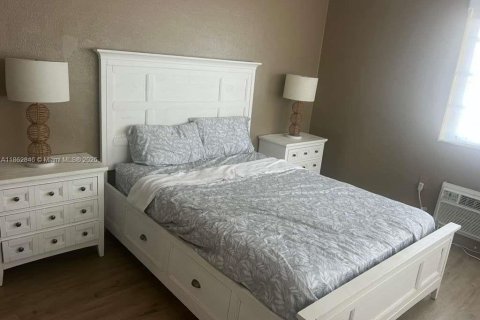 Villa ou maison à louer à Miami Beach, Floride: 1 chambre, 1591.23 m2 № 1891138 - photo 7