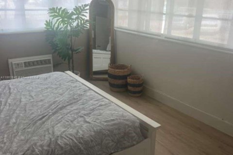 Villa ou maison à louer à Miami Beach, Floride: 1 chambre, 1591.23 m2 № 1891138 - photo 13