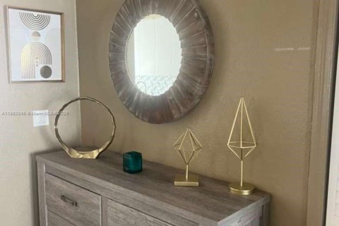 Villa ou maison à louer à Miami Beach, Floride: 1 chambre, 1591.23 m2 № 1891138 - photo 6