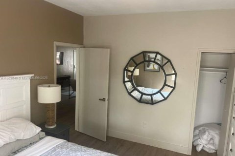 Villa ou maison à louer à Miami Beach, Floride: 1 chambre, 1591.23 m2 № 1891138 - photo 12