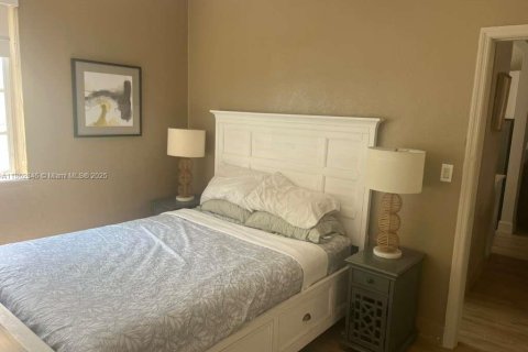 Villa ou maison à louer à Miami Beach, Floride: 1 chambre, 1591.23 m2 № 1891138 - photo 9