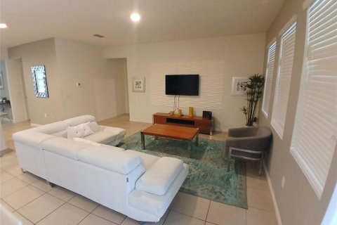 House in Davenport, Florida 5 bedrooms, 258.64 sq.m. № 1914045 - photo 9